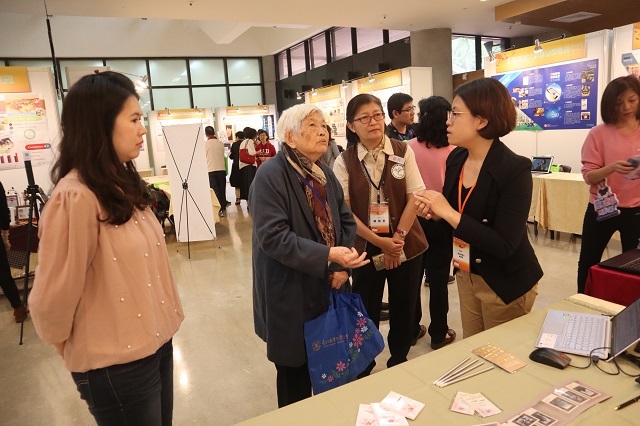 2018-12-08 2018年中華民國圖書館學會海報展(另開新視窗/jpg檔)