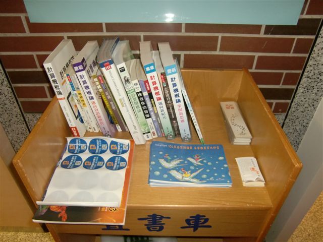 2013-12-09 漂書活動-醫學院(另開新視窗/jpg檔)